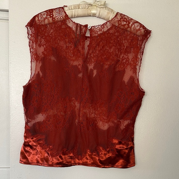 Anthropologie Scarlet Lace Satin Shell - Picture 4 of 6